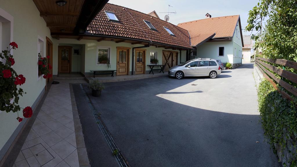 Apartments Suster Stari Trg ob Kolpi Esterno foto